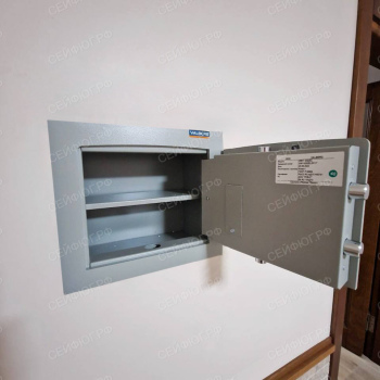 Произвели монтаж встраиваемого сейфа в стену